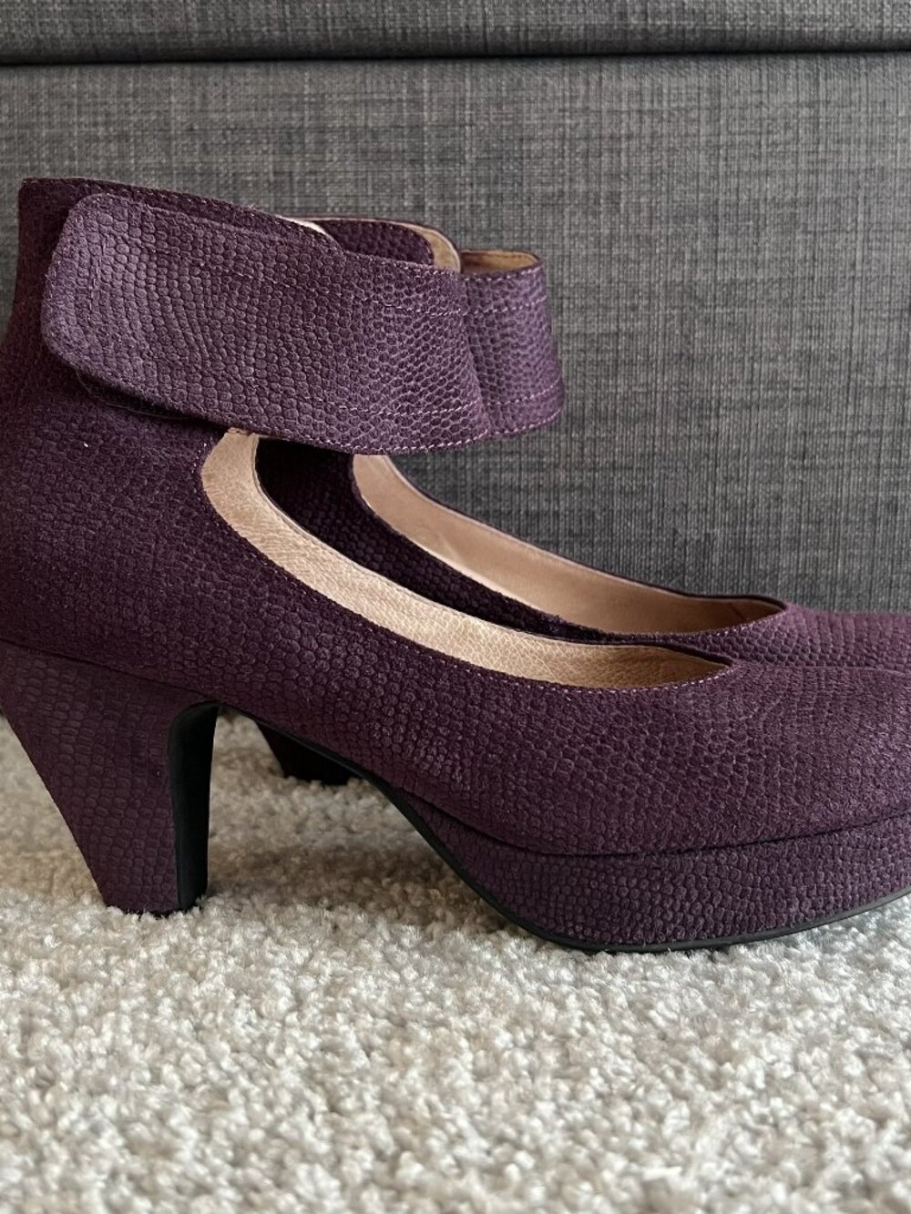 Sacha London Vera Plum Stamped Platform Heels Women's Size 7
